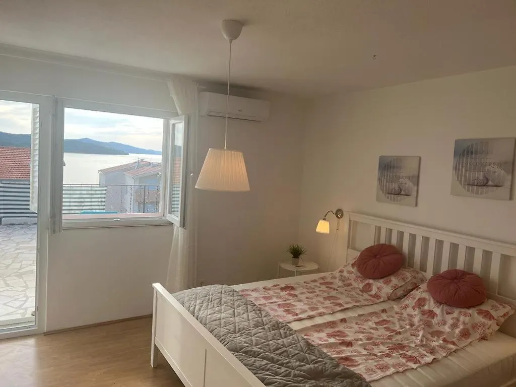 Studio-Appartements Emwey Trogir 0*,