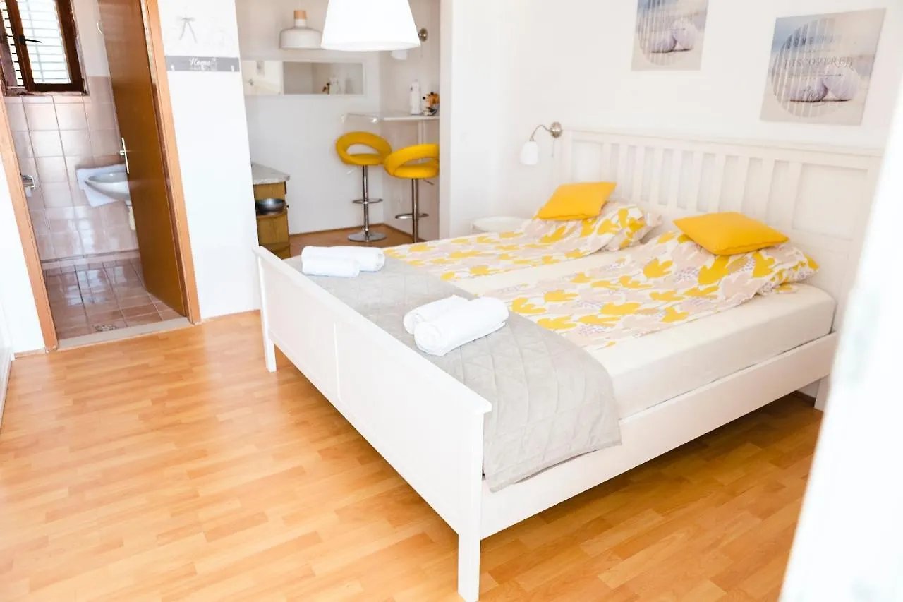 Studio-Appartements Emwey Trogir Croatia