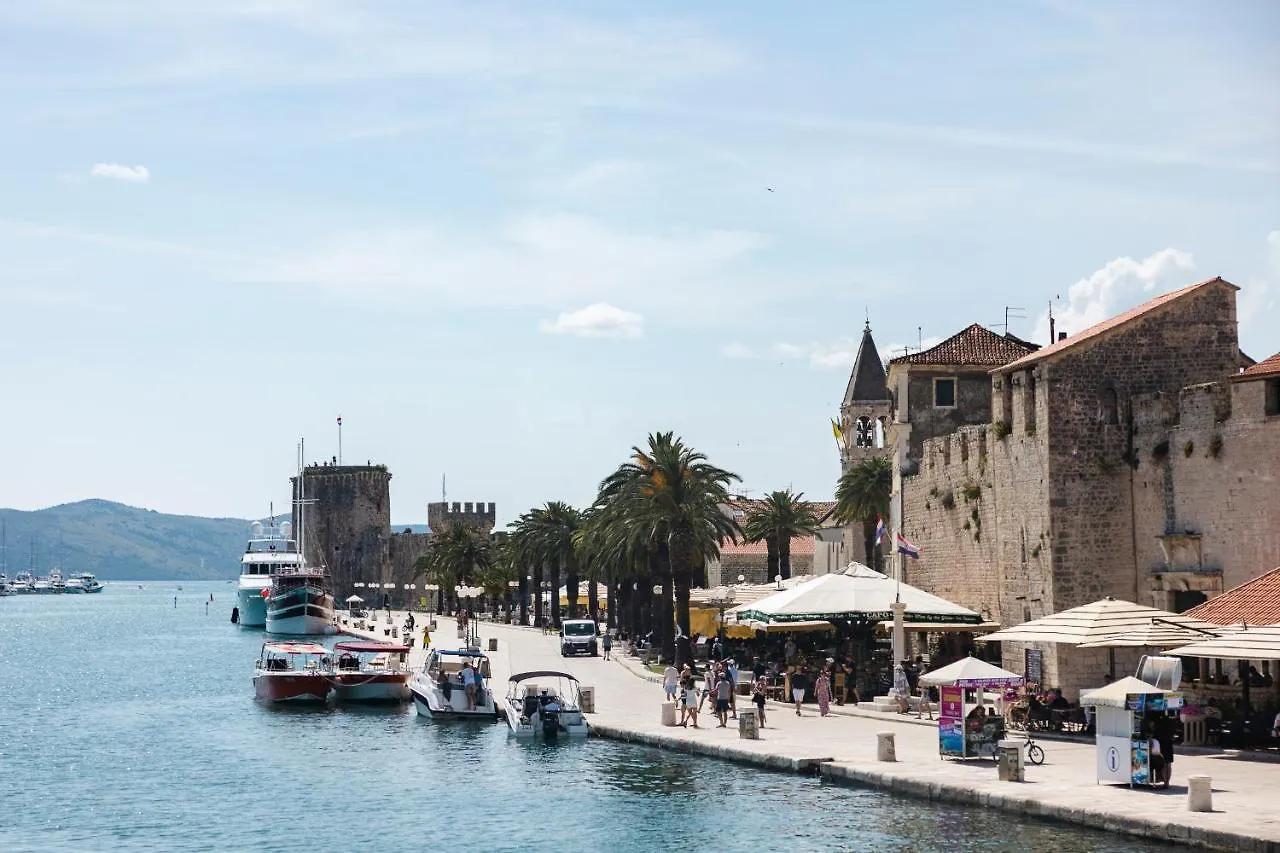 Studio-Appartements Emwey Trogir