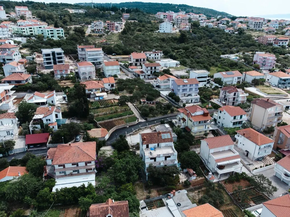 Studio-Appartements Emwey Trogir 0*,