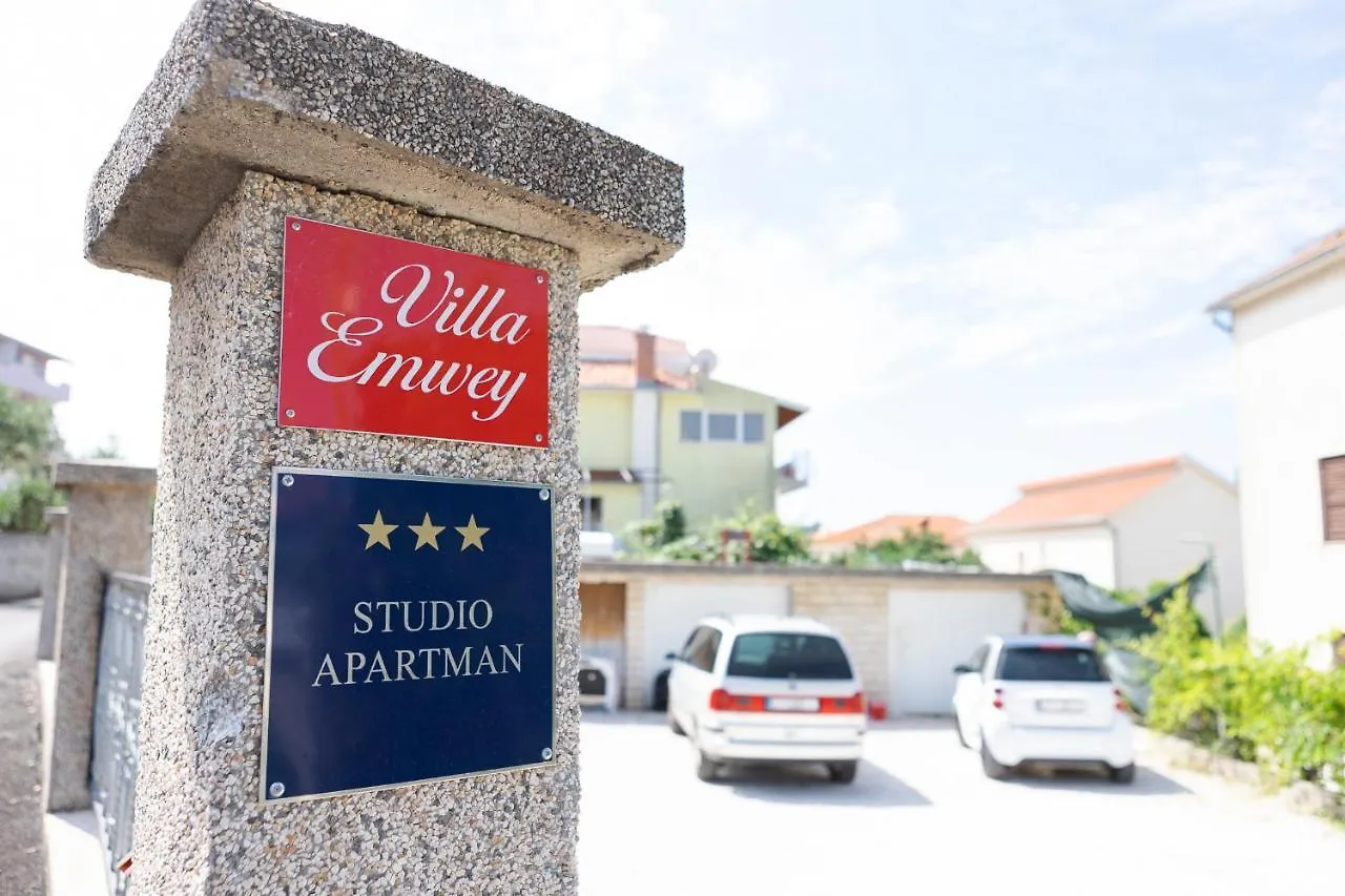 Apartment Studio-Appartements Emwey Trogir