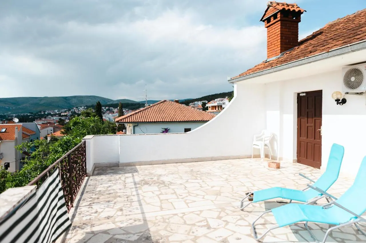 Studio-Appartements Emwey Trogir Croatia