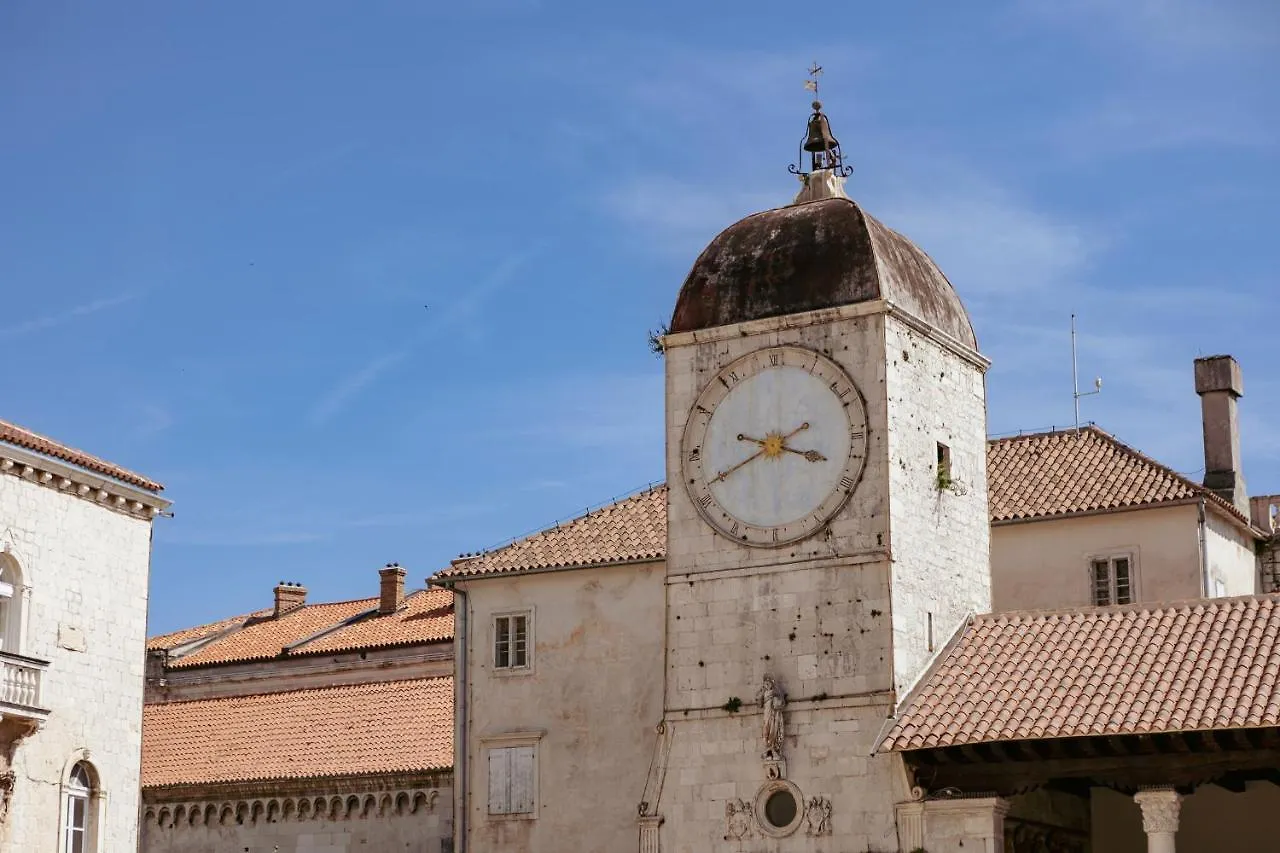 Studio-Appartements Emwey Trogir 0*,