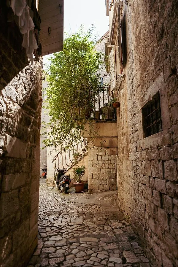 Studio-Appartements Emwey Trogir